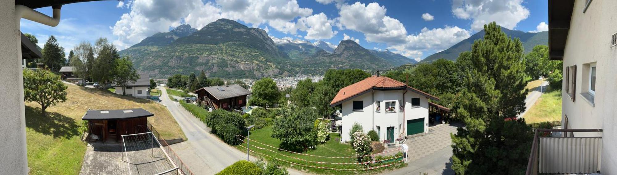 Grosse, Schoene Wohnung Im Gruenen Brig Bagian luar foto